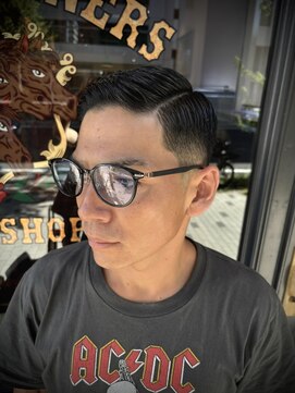 フォーコーナーズ(Four Corners) サイドパート/スキンフェード/バーバー/刈り上げ