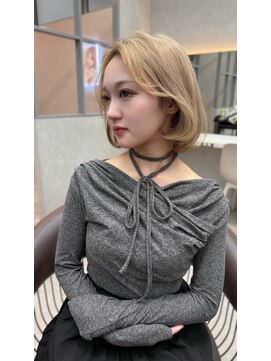 ロンド レア 天神大名店(Lond Le’a) ホワイトブロンド/外ハネボブ/美髪/ワイドバング/ブルーブラック