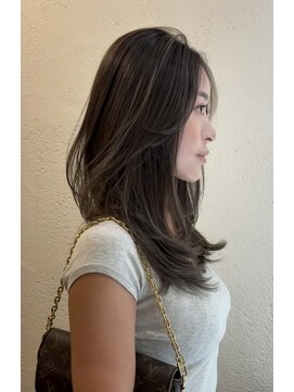 グレージュシャドールーツ