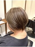白髪ぼかしハイライト/白髪ぼかし/デザインカラー/大人ショート