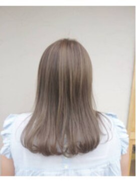 フラット(flat) 【 ブリーチ 】×【 パールベージュ 】