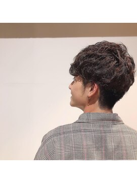 五角髪 直毛こそくせ毛風にね、、雰囲気のある大人パーマで