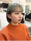 モスグリーンのぱつっとボブ