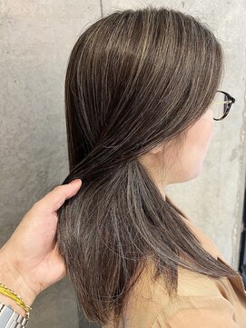 プラスシー(+C) 積み重ねる繊細ハイライトでグレージュに！福岡ハイライト