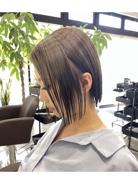 アムヘアー(A.M. hair) くすみベージュ前下がりショート