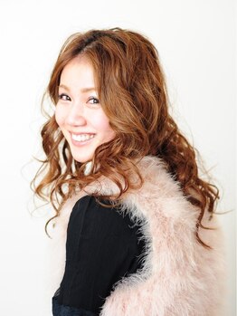 アビアント ヘアーアンドメイク(a bientot hair&make)の写真/白髪染めもおしゃれに。大人女性の“なりたい”を叶える落ち着いた上質サロン♪マンツーマン施術で美髪ケア