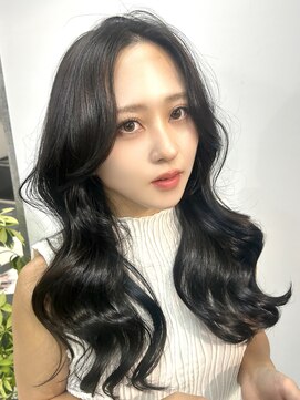 ヴェイン 渋谷(vain) 韓国風巻き髪前髪なしダークアッシュ流れバング