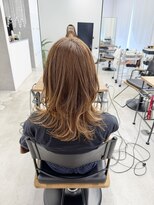 テラス トヨタ(Telasu Toyota)&nbsp;くびれレイヤーカットとハイトーンベージュカラー
