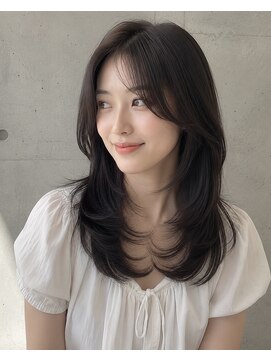 アルテ(ARTE) 暗髪で魅せる顔周りレイヤー艶感ミディアムヘア韓国風のスタイル