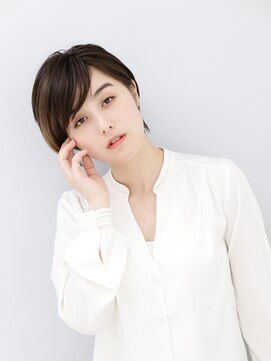 クラン(CLAN) シルエットがキレイなショートレイヤー