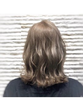 ビス ヘア アンド ビューティー 西新井店(Vis Hair&Beauty) 10代20代ダブルカラーで透明感フォギーベージュ♪