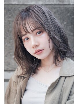 ケイト(kate) kate 大宮 くびれミディ×グレージュ