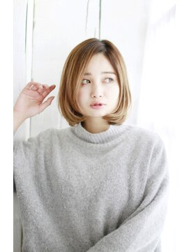 シャンティ 目白(SHANTi) かきあげ前髪のハイトーンボブ