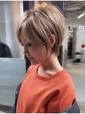 ショートヘアショートボブ白髪ぼかしハイライトカラーボブ