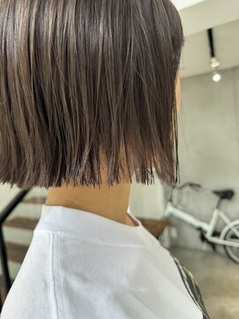 エムドットヘアーサロン(M. hair salon) 【栗本浩司】切りっぱなしボブ×シルバーカラー