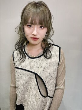 イル(ill) ダブルカラー オリーブベージュ ウルフカット 大須