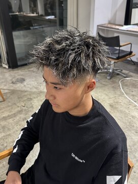 ニュート(Neut ) スキンフェードホワイトメッシュケアブリーチダブルカラー