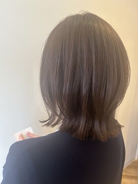 ビューティーワークスループライン(beautyworks LoopLine) 外ハネレイヤーボブ