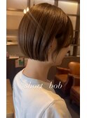 ショートボブ