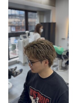 ショット 高槻(SHOT) くすませブリーチ×スパイキーショート