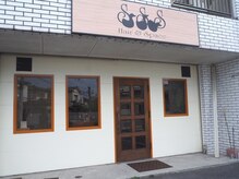 外観・お店の前に駐車場があります