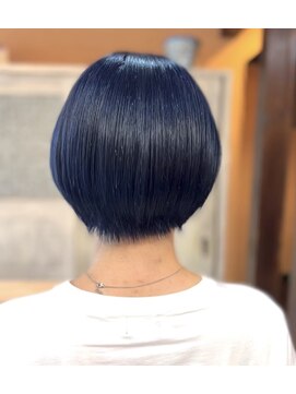 モアムー(Moremuu) ショートのブルーカラー