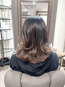 エニー(ENi) 女性らしいくびれヘア