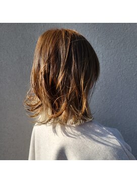 ヘアーデザイン ビビッド(HAIR DESIGN VIVID) くびれレイヤー/インナーカラー/透明感