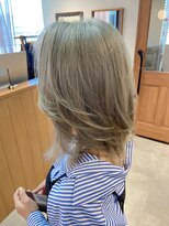 エイトデイズ 三宮駅前店(EIGHT days)&nbsp;ハイトーンベージュ