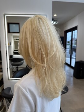 クオン 伊勢崎(QUON.) 抜きっぱなしブロンド×レイヤーカット