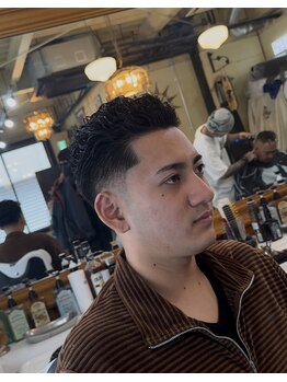 MR.BROTHERS CUT CLUB 福岡店【ミスターブラザーズ カットクラブ】の写真/髭と眉で、男の格を上げる。SHAVINGで刻む「大人の色気」。細部まで拘り抜く、男の嗜み。