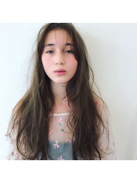 ベル 表参道店(Belle) 風に揺れるロングレイヤー＆外国人風スモーキーグレージュ表参道