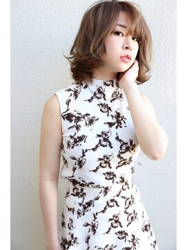 イソラブル(ISOLA-blu) 【大人かわいい】シアーベージュ×ふわミディ