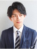 スーツ短髪ツーブロック束感モテる黒髪パーマ流行新郎髪型結婚式