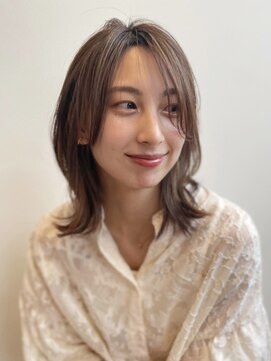 イコル(ikoru) ミディアムレイヤーグレージュニュアンスカラー30代40代