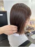 大人可愛いインナーカラーベージュ外ハネ耳掛け切りっぱなし