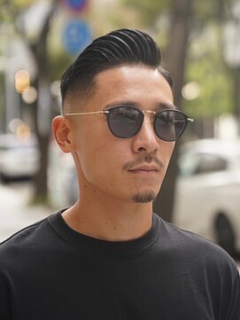 メリケンバーバーショップ コウベ(MERICAN BARBERSHOP KOBE) 王道スキンフェードサイドパート