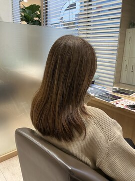 ウイバイファースト(u'i by first) 肩くらいなミディアムレイヤースタイル