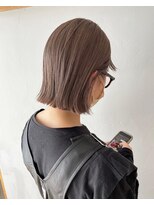 乾かすだけでキマる髪/馴染むハイトーン外ハネボブグレージュ