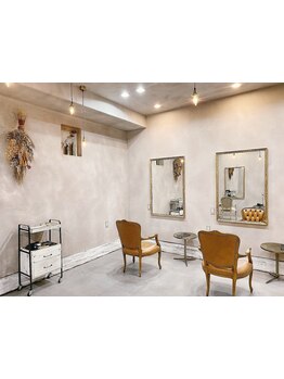 リラックスしてお過ごしいただける、おしゃれな一軒家サロン◇落ち着いた雰囲気の店内でくつろいで―。