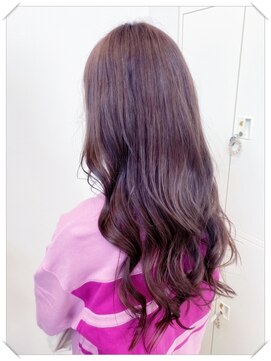 リアン(Lien) ラベンダーの艶髪、柔らかく垢抜け