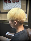 金髪マッシュ　ブリーチ　刈り上げ　メンズカット新潟　床屋