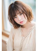 くせ毛風無造作ウェーブ 似合わせカットで小顔ミディ