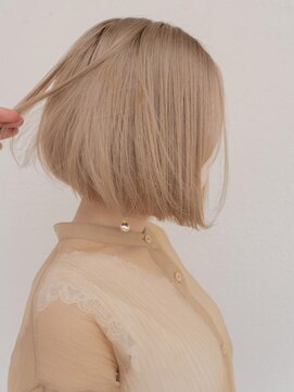 デビュー ヘアーメイク 前下がりボブ　ミルクティーカラー