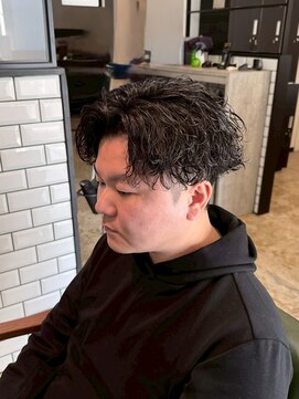 アルフレッド 瑞穂店(alfRed) 波巻きパーマ センターパート 束感  メンズ