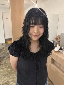 ユッカ 梅田(YUCCA) 【 YUCCA 】大人可愛い20代30代/ロングパーマ/ブルーブラック
