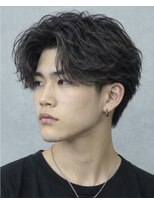 トラスト ザ バーバー 東京駅日本橋店(TRUST the Barber) センターパート/フェザーパーマ/リバースセンターパート