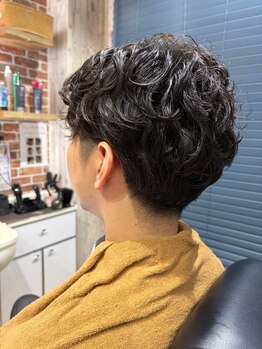 とまと 蕨店の写真/フェードもパーマもお任せ！炭酸スパ&眉カットで清潔感を格上げし、夏のベタつき解消と朝の時短を叶える◎