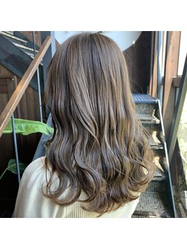 ピースリーヘア バイ カーサ(peathree.hair by CASA) アッシュベージュ×フォギー