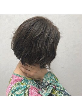 アイディー バイ ケンジ(id. by KENJE) ネイビーアッシュ×パーマ